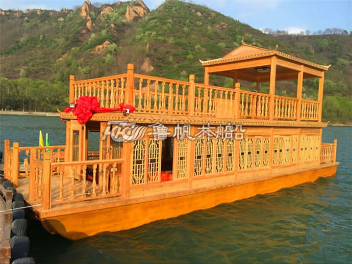 菠蘿格畫(huà)舫船